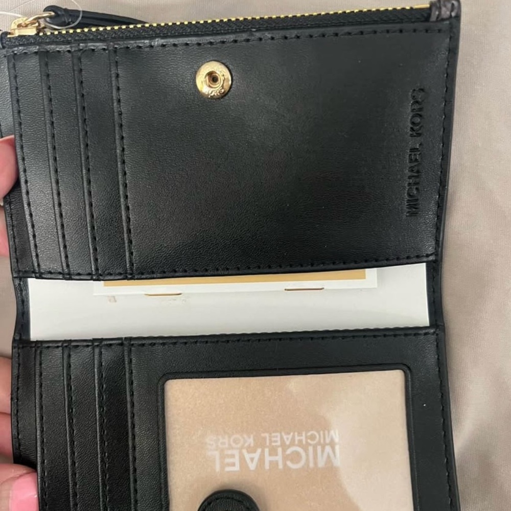 Brand new with tags Michael Kors wallet. - Picture 4 of 4